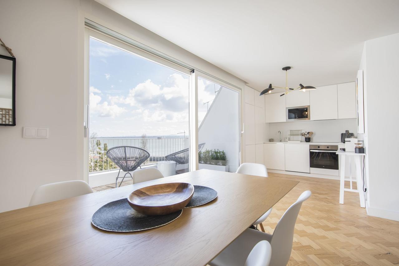 Lovelystay - Penthouse On The Tagus In Alfama Lisbon Exterior photo